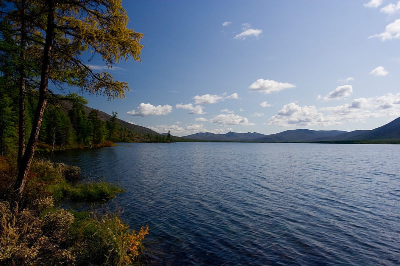 Какое озеро в магаданской области самое большое. Озеро Гранд Магаданская. Озеро Гранта Магадан. Озеро чистое Магаданская область. Эликчанские озера Магаданская область.